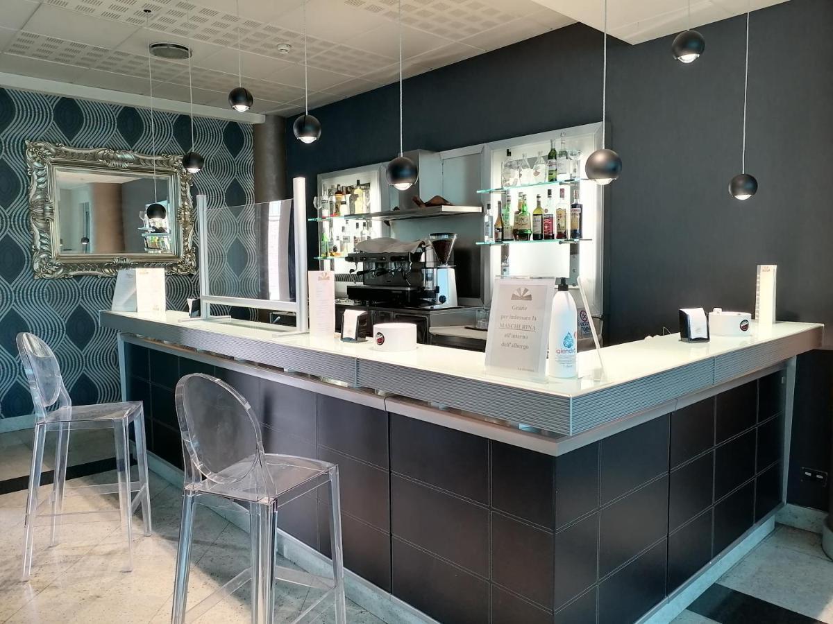ניקלינו Hotel Parisi מראה חיצוני תמונה