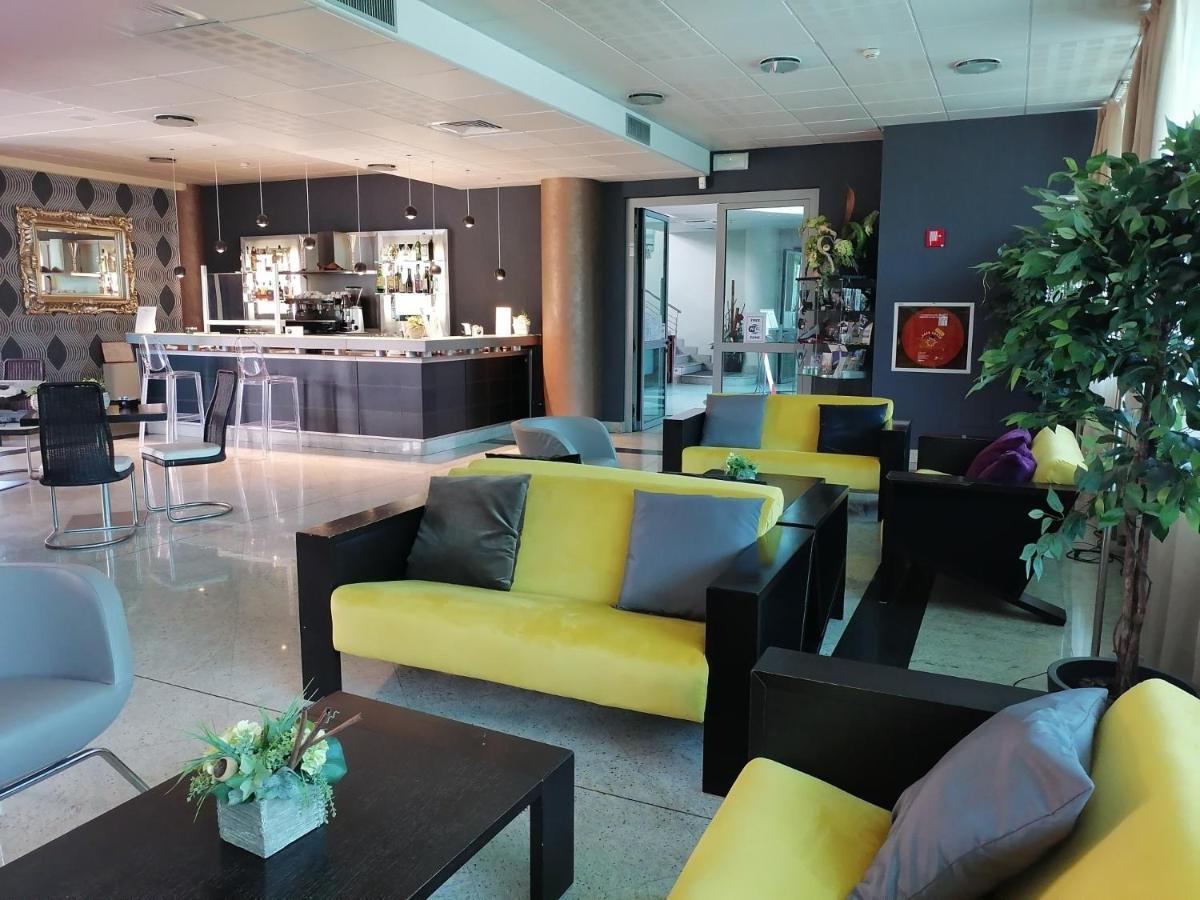 ניקלינו Hotel Parisi מראה חיצוני תמונה