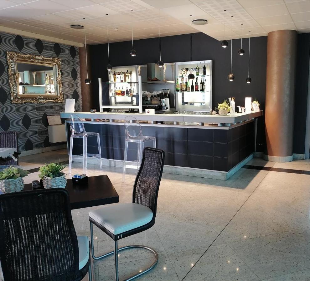 ניקלינו Hotel Parisi מראה חיצוני תמונה