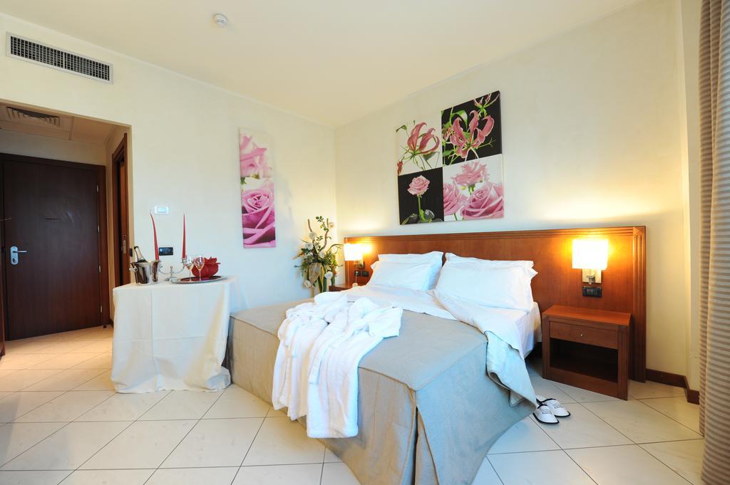 ניקלינו Hotel Parisi מראה חיצוני תמונה