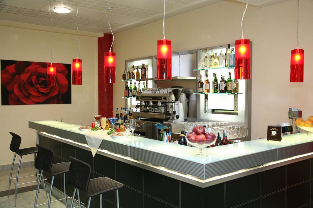 ניקלינו Hotel Parisi מראה חיצוני תמונה