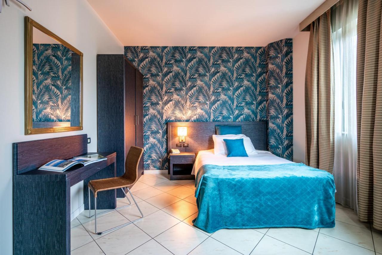 ניקלינו Hotel Parisi מראה חיצוני תמונה