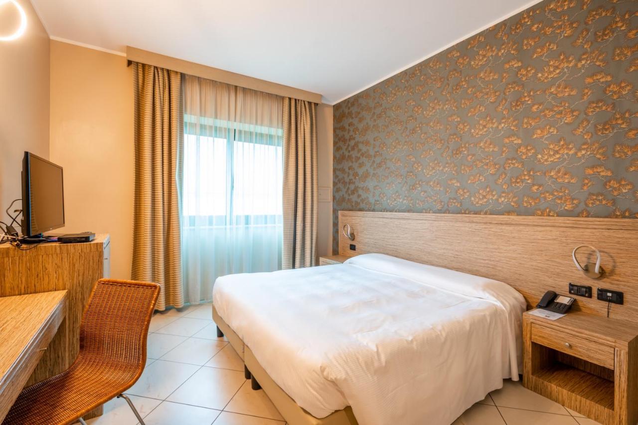 ניקלינו Hotel Parisi מראה חיצוני תמונה
