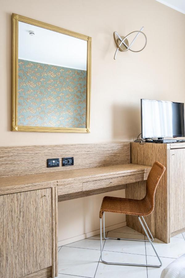ניקלינו Hotel Parisi מראה חיצוני תמונה
