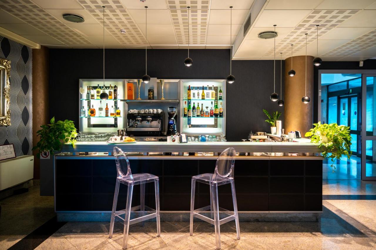 ניקלינו Hotel Parisi מראה חיצוני תמונה