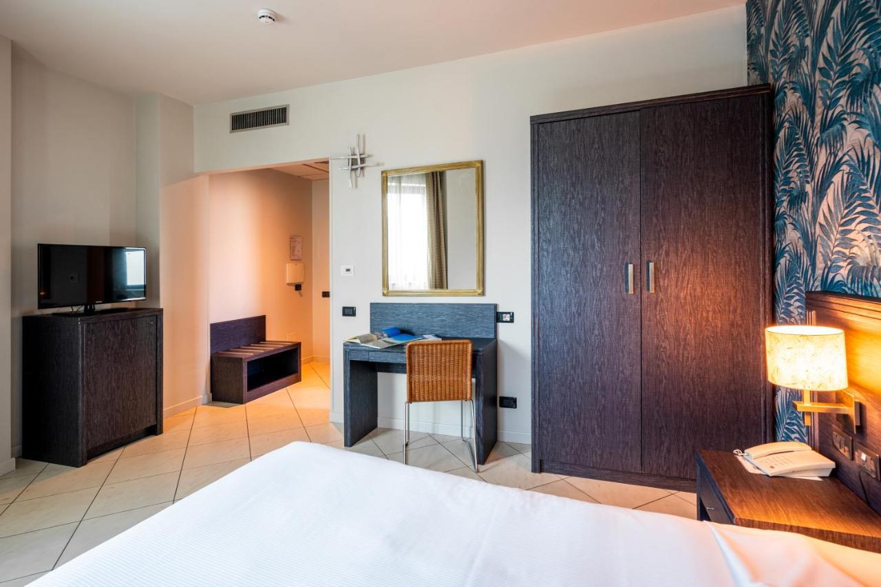 ניקלינו Hotel Parisi מראה חיצוני תמונה