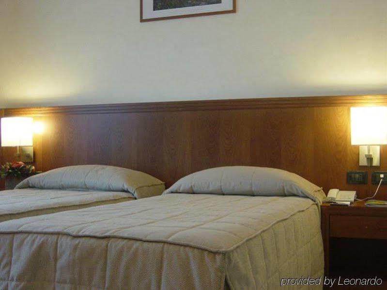 ניקלינו Hotel Parisi מראה חיצוני תמונה