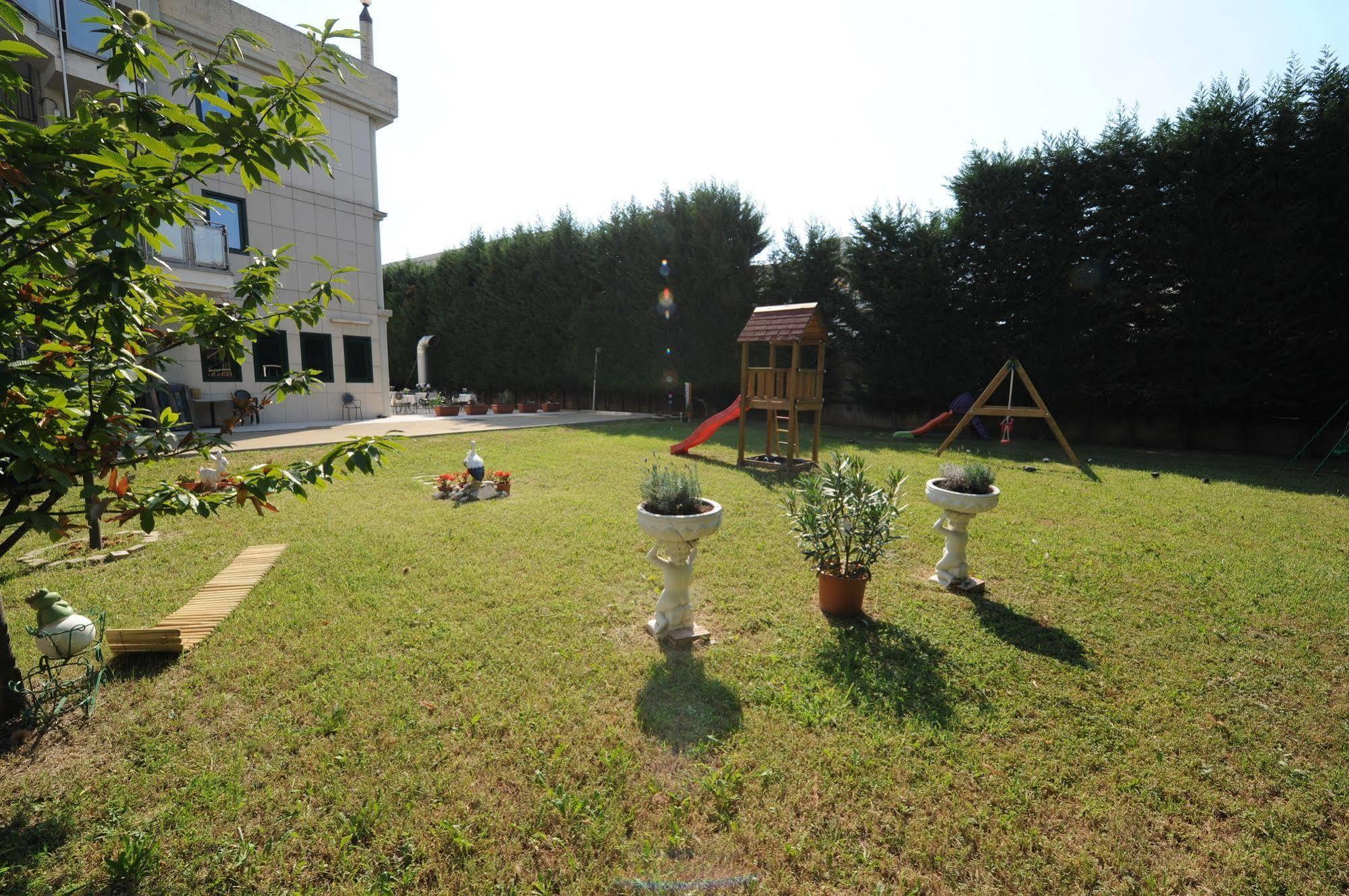 ניקלינו Hotel Parisi מראה חיצוני תמונה